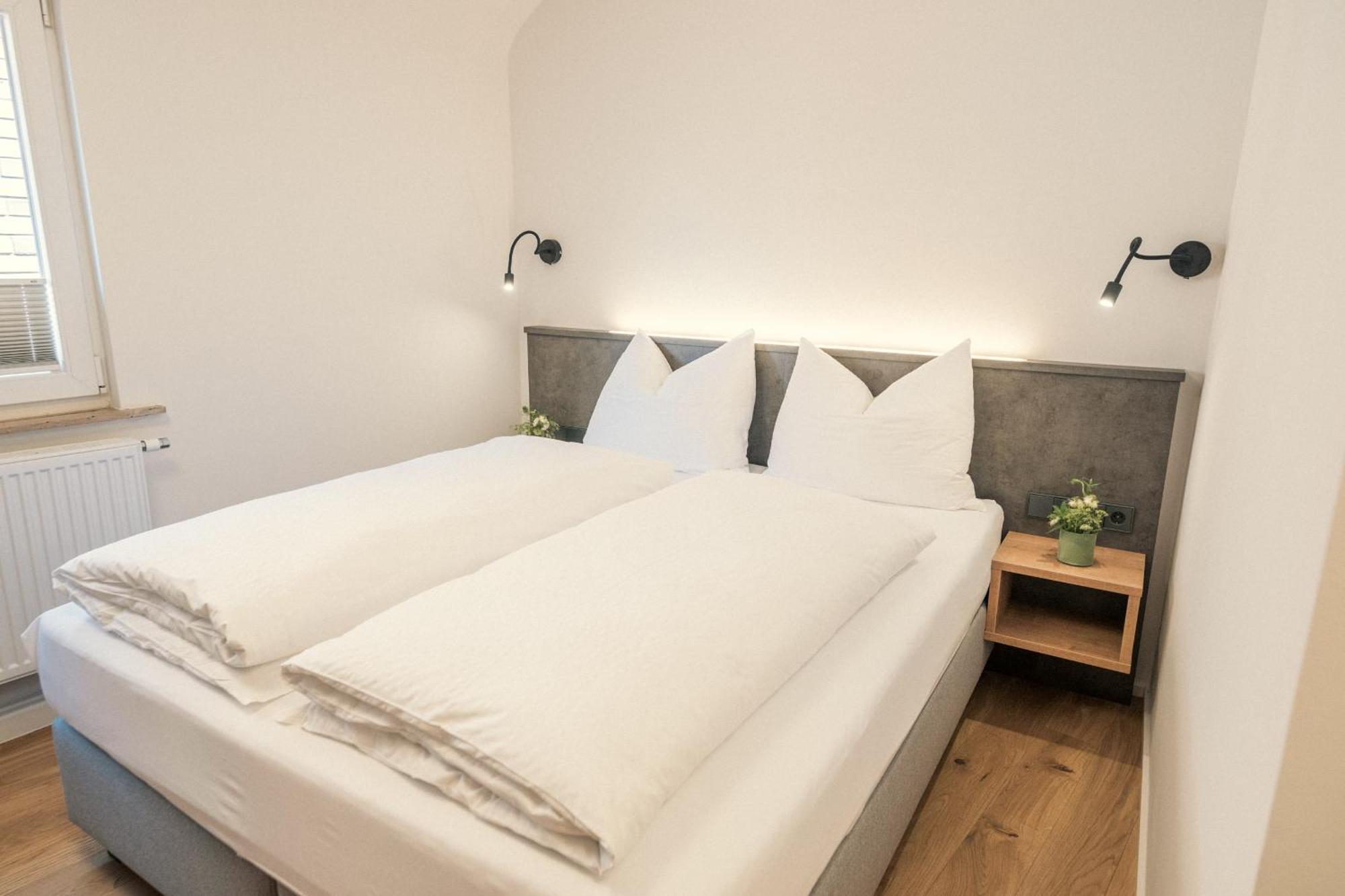 Das Hoelderlein - Altstadthotel เนือร์ทิงเงิน ภายนอก รูปภาพ