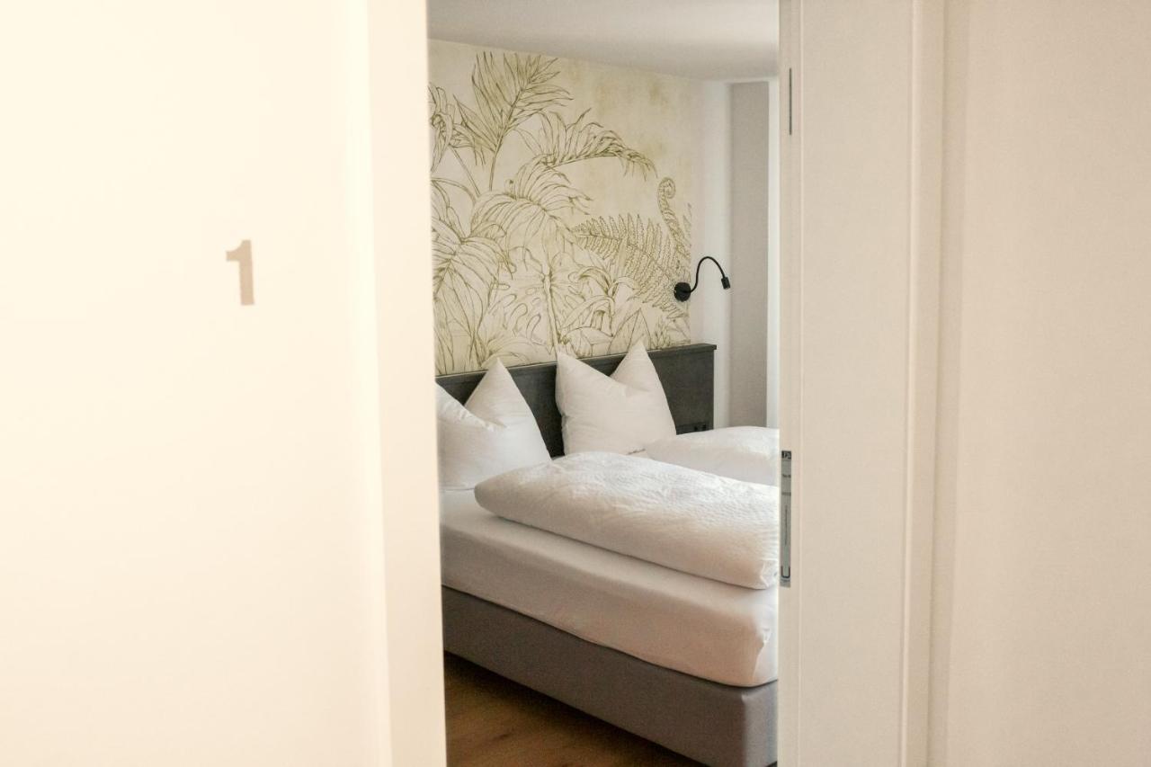 Das Hoelderlein - Altstadthotel เนือร์ทิงเงิน ภายนอก รูปภาพ