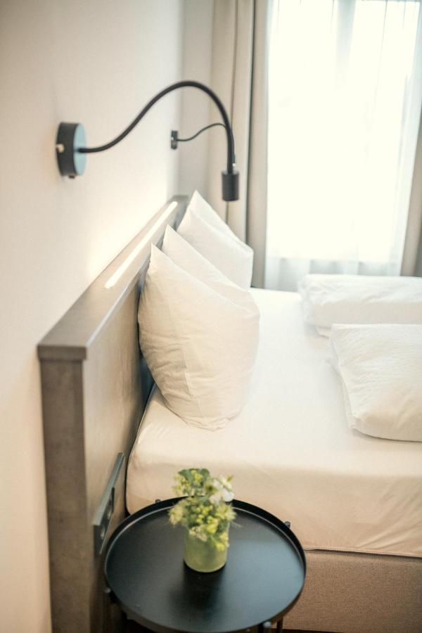 Das Hoelderlein - Altstadthotel เนือร์ทิงเงิน ภายนอก รูปภาพ